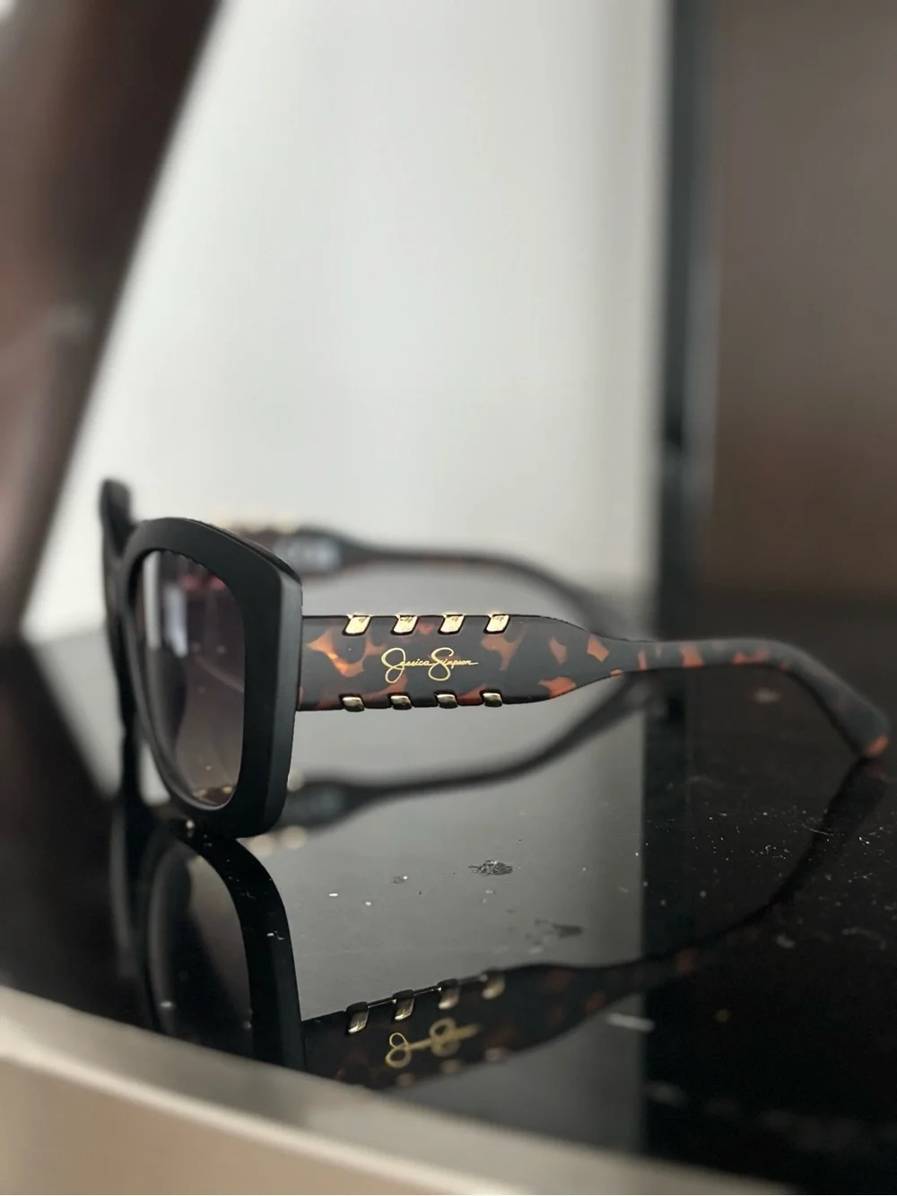 Jessica Simpson stylish tortoiseshell